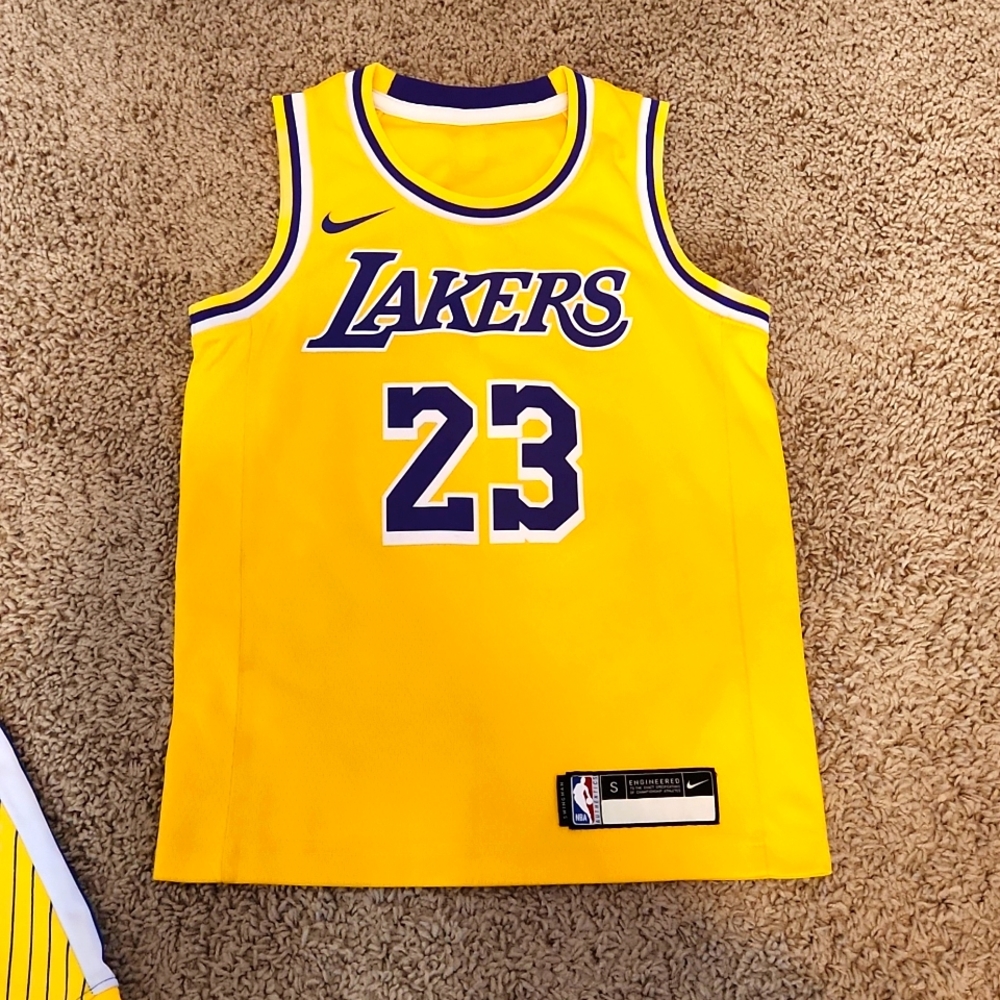 Lakers tshirt and shorts